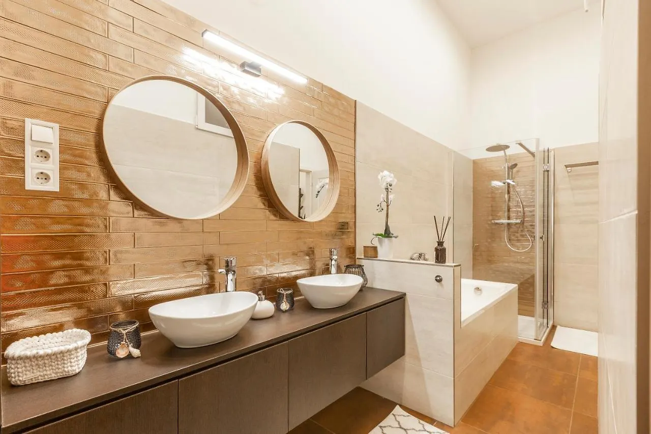 Stylish Luxury Apartment By Anna Budapest