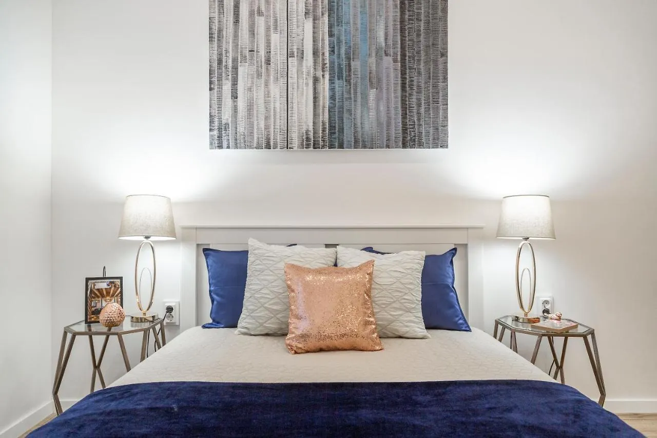 Stylish Luxury Apartment By Anna Budapest
