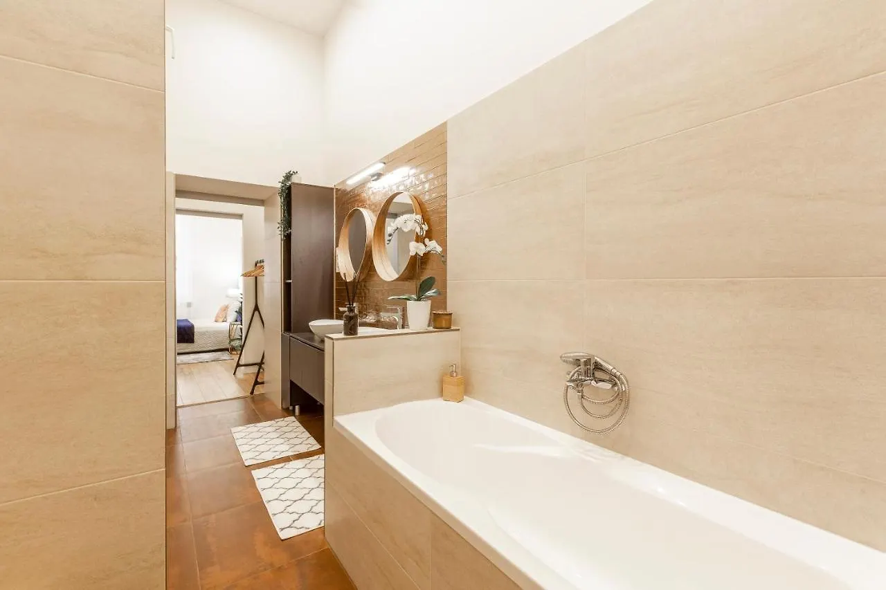 Stylish Luxury Apartment By Anna Budapest