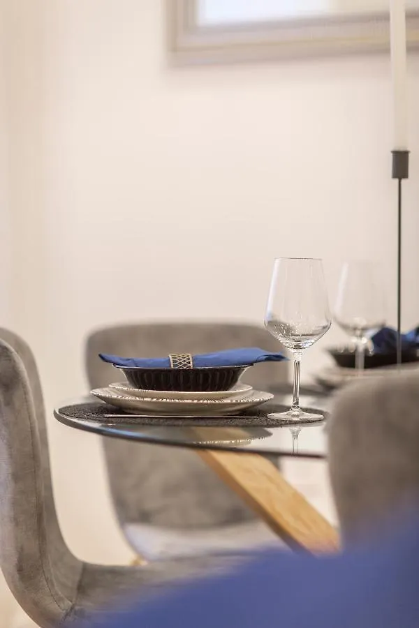 Stylish Luxury Apartment By Anna Budapest