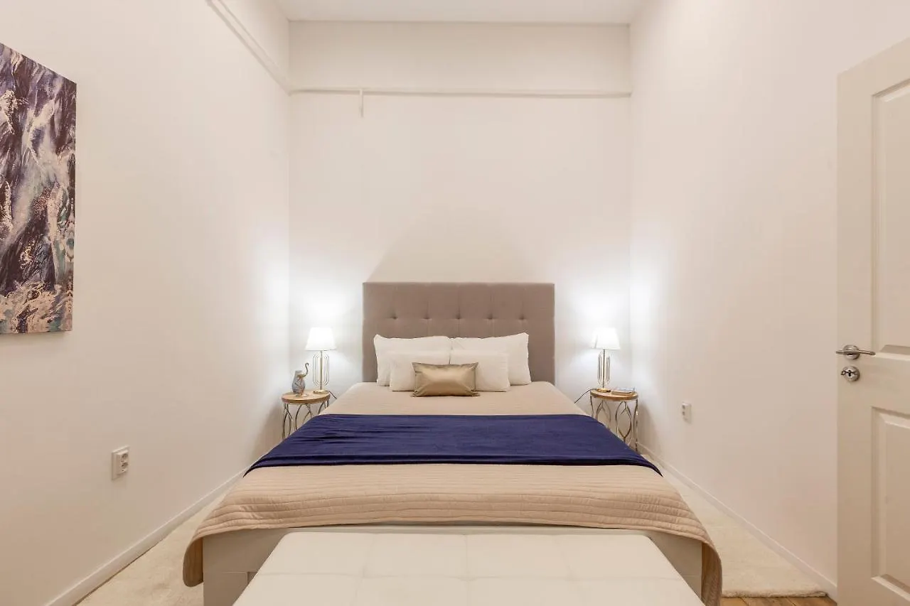 Stylish Luxury Apartment By Anna Budapest