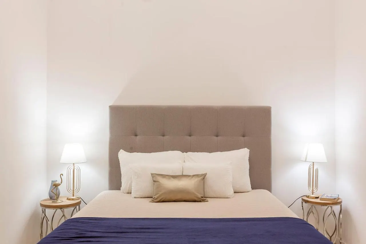 Stylish Luxury Apartment By Anna Budapest