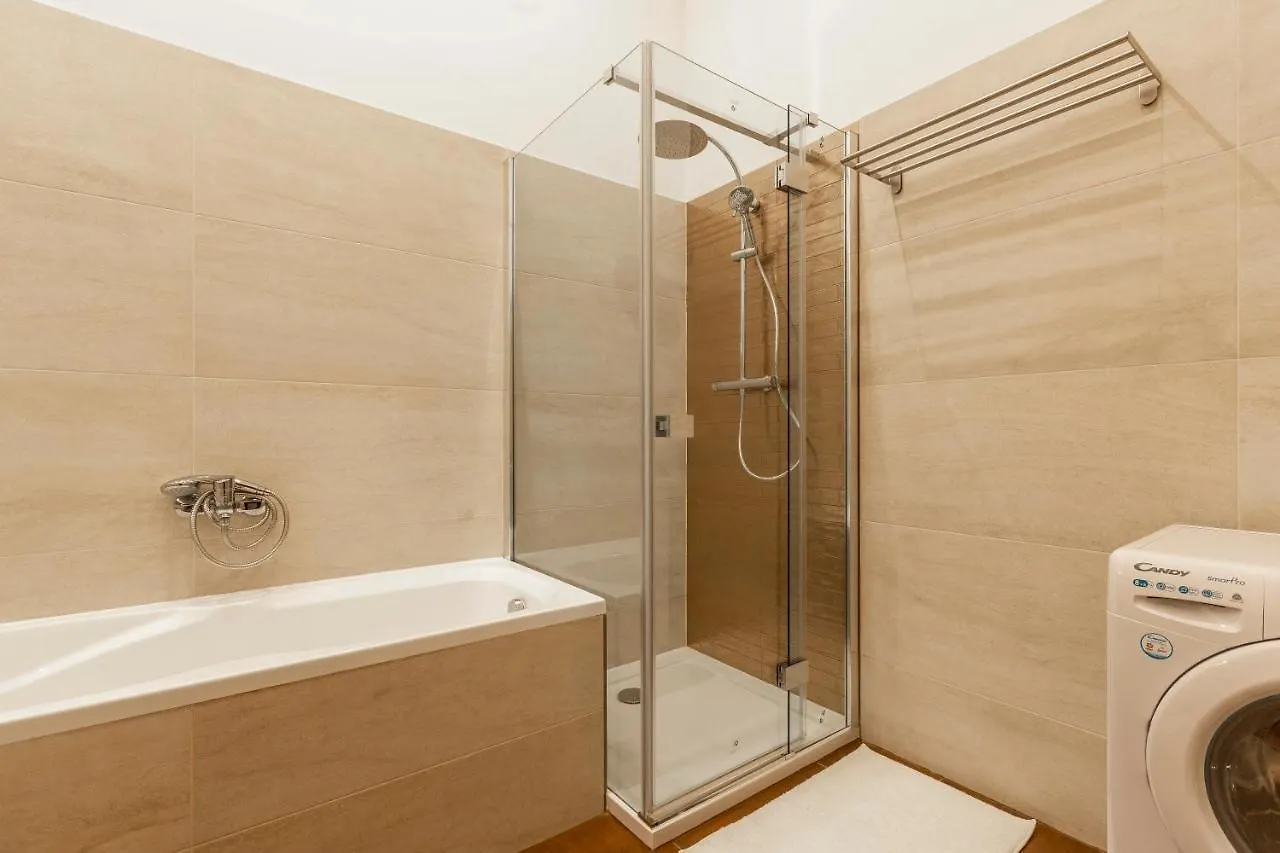 Stylish Luxury Apartment By Anna Budapest