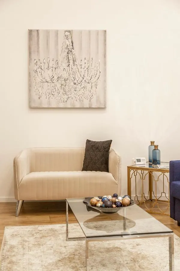 Stylish Luxury Apartment By Anna Budapest