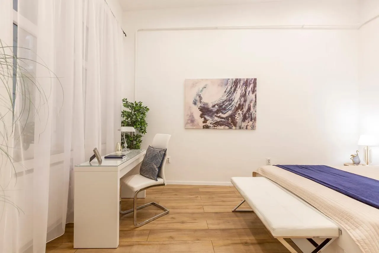 Stylish Luxury Apartment By Anna Budapest 0*,